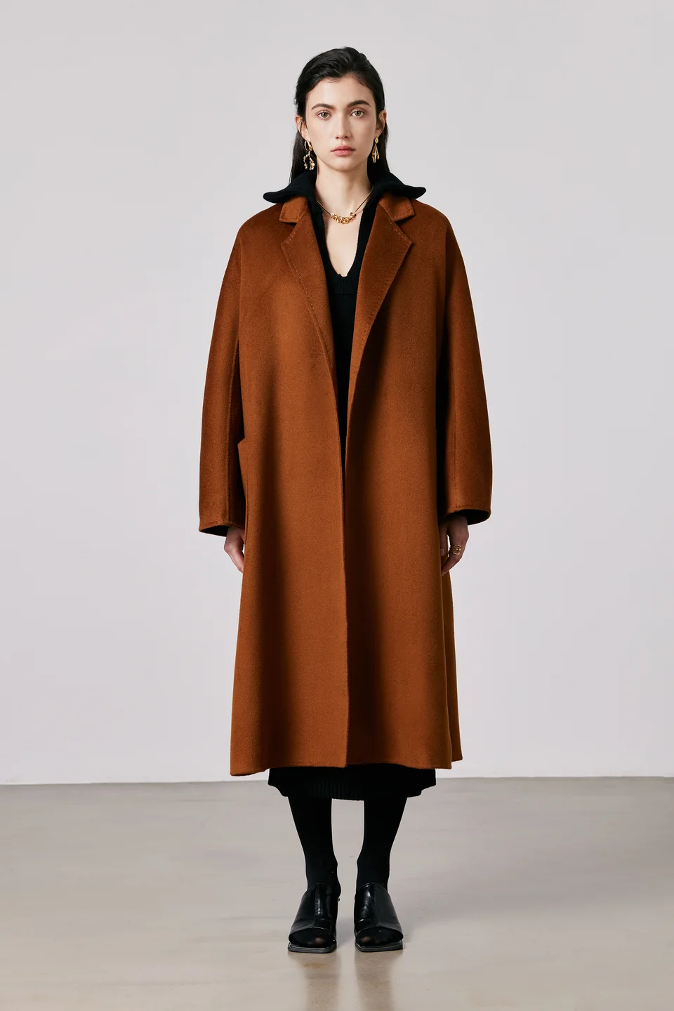 TINGSU style 2601, original on model photograph