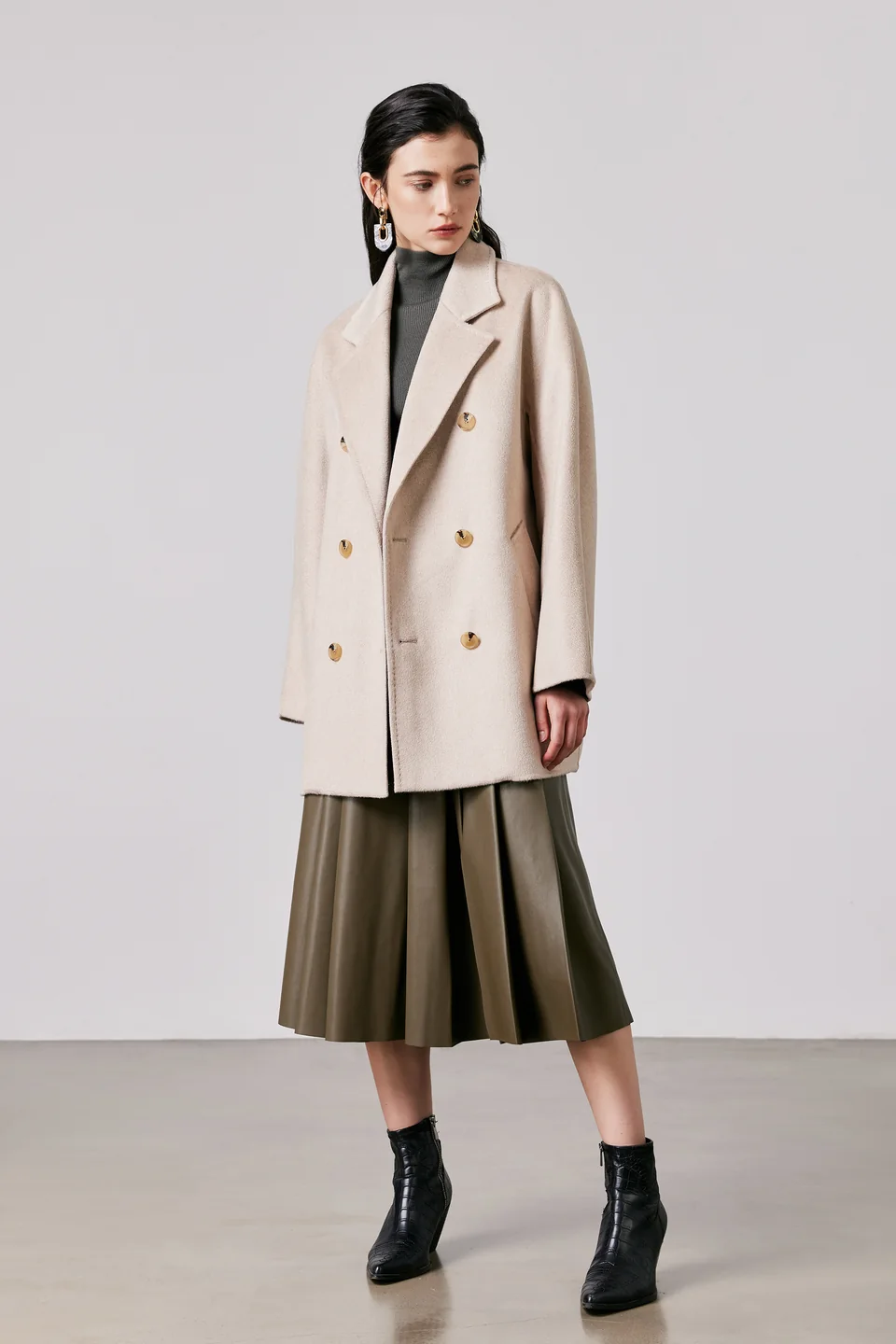TINGSU double-faced short coat on model