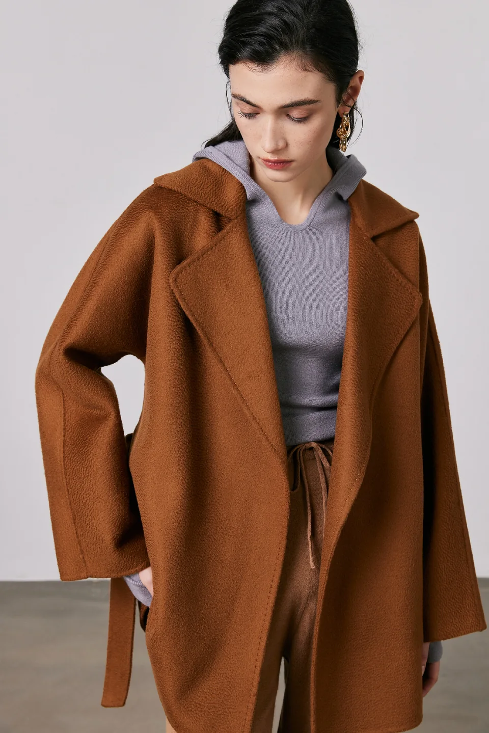 TINGSU style 2617, lapel close-up photograph