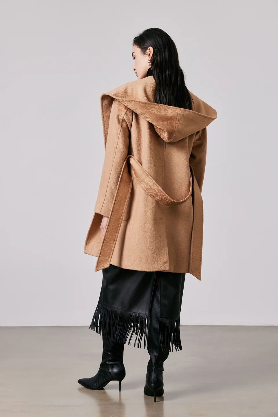 TINGSU style 2609, hooded belted coat, back view photograph