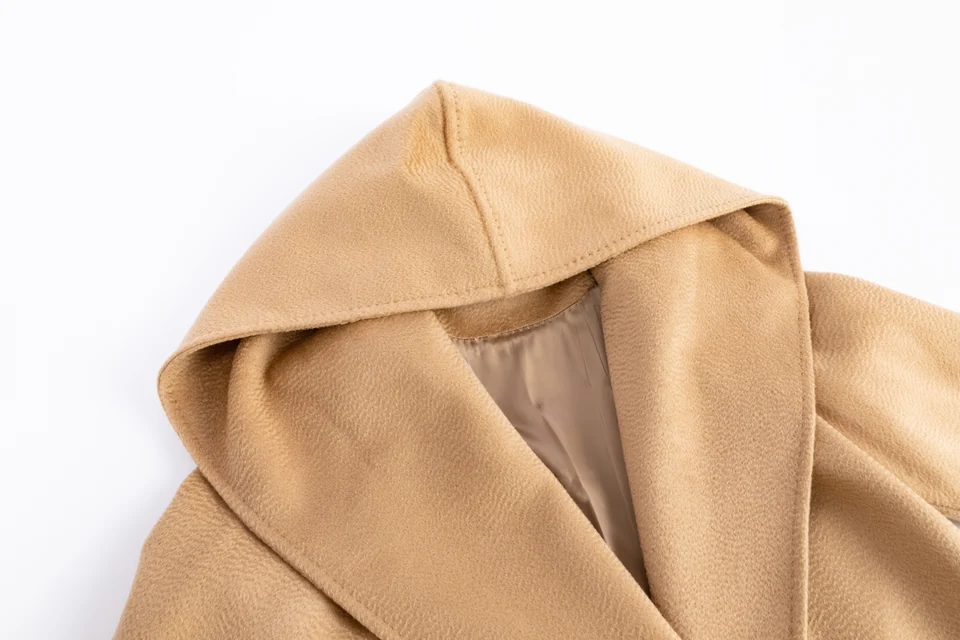 TINGSU style 2609, hooded belted coat, hood and collar detail photograph